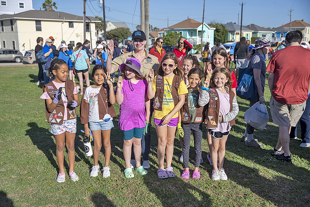 Retiran más de 73,000 libras de basura de playas de Texas