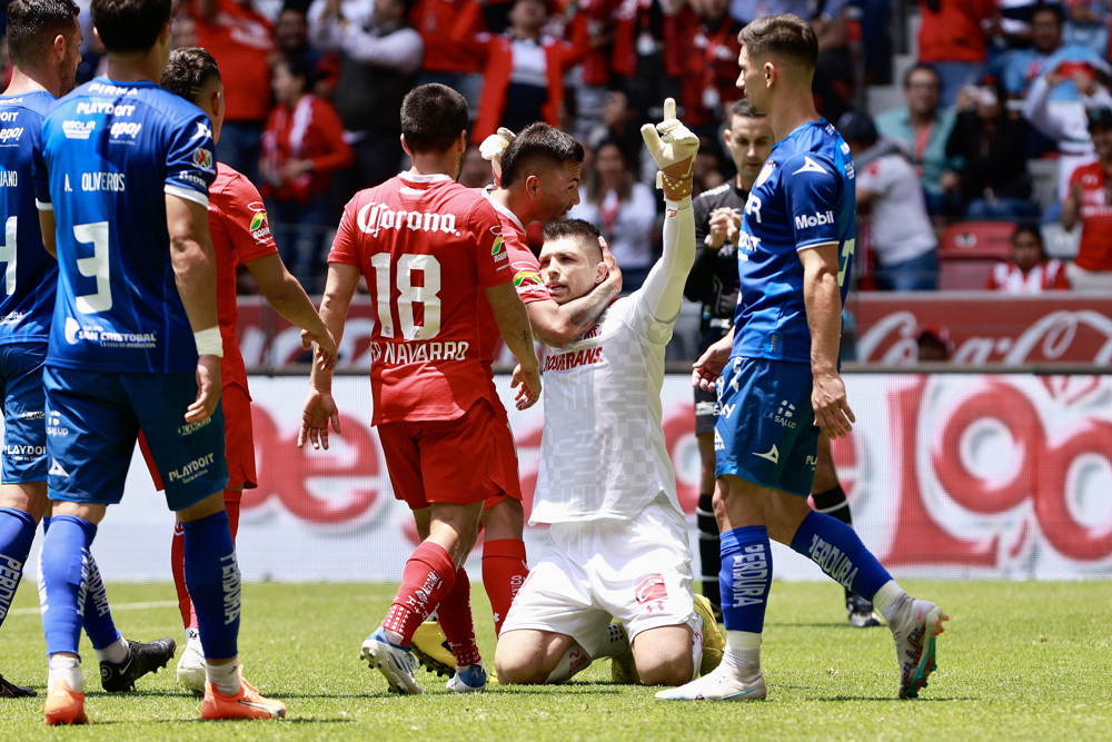 El uruguayo Fernández lidera goleada que lleva al Toluca a cuartos de final