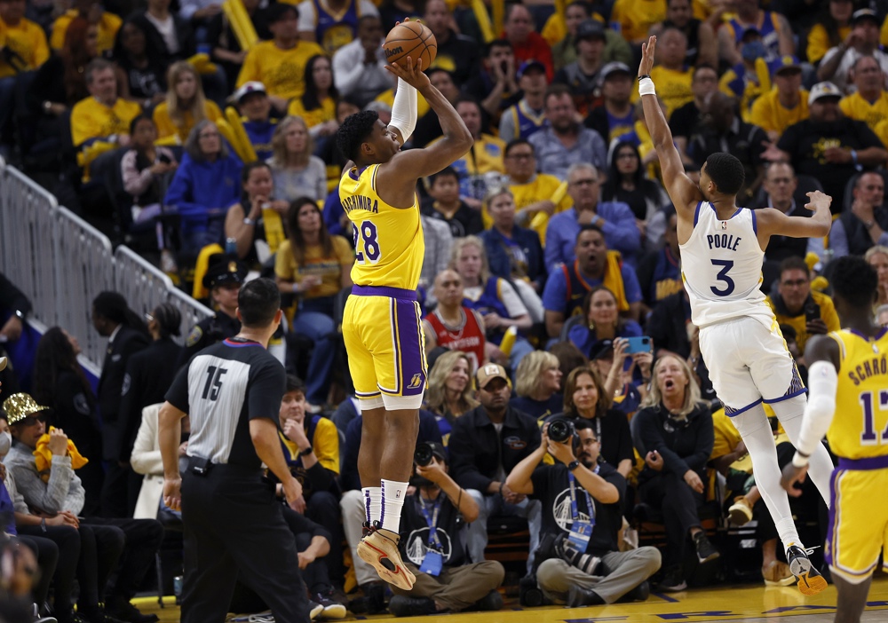 121-106. Los Warriors no tiran la toalla