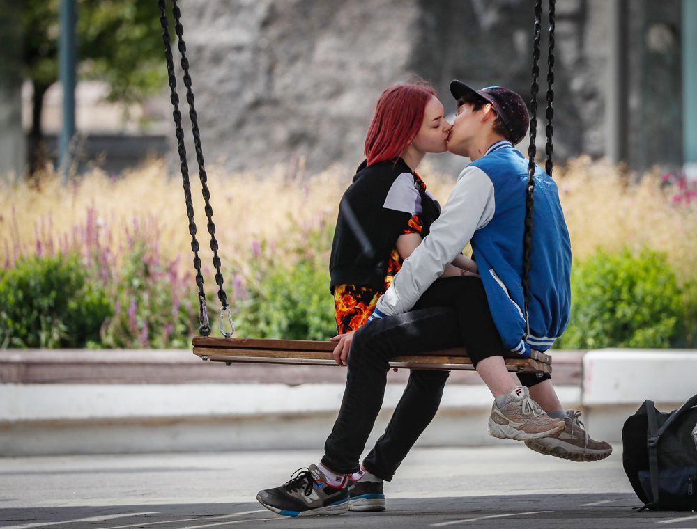 Por qué los adultos jóvenes tienen menos actividad sexual que sus padres a la misma edad