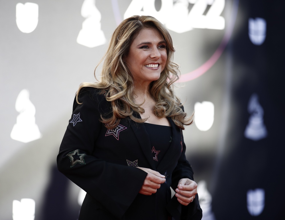 Figuras latinas apoyan iniciativa para ayudar a familias a obtener comidas para sus niños