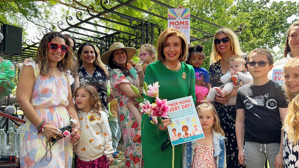 Decenas de madres reclaman ante el Congreso de EEUU la baja de maternidad remunerada