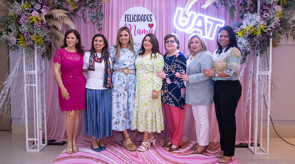 Reconoce la UAT a sus trabajadoras en festejo del Día de las Madres