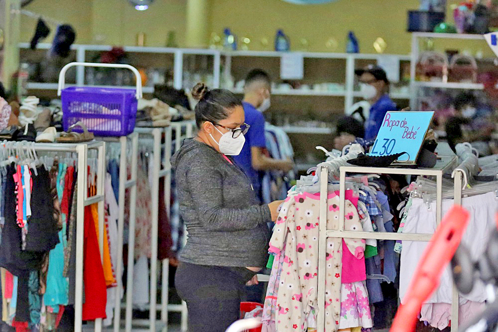 Comprar ropa usada puede reducir el impacto de la contaminación de la industria textil