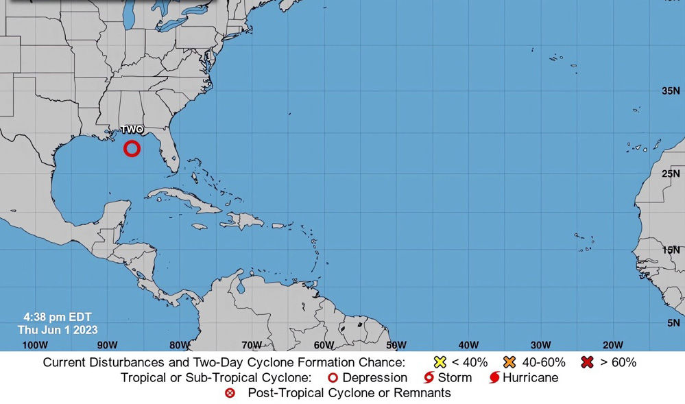 La depresión tropical situada en el Golfo de México avanza lentamente hacia el sur