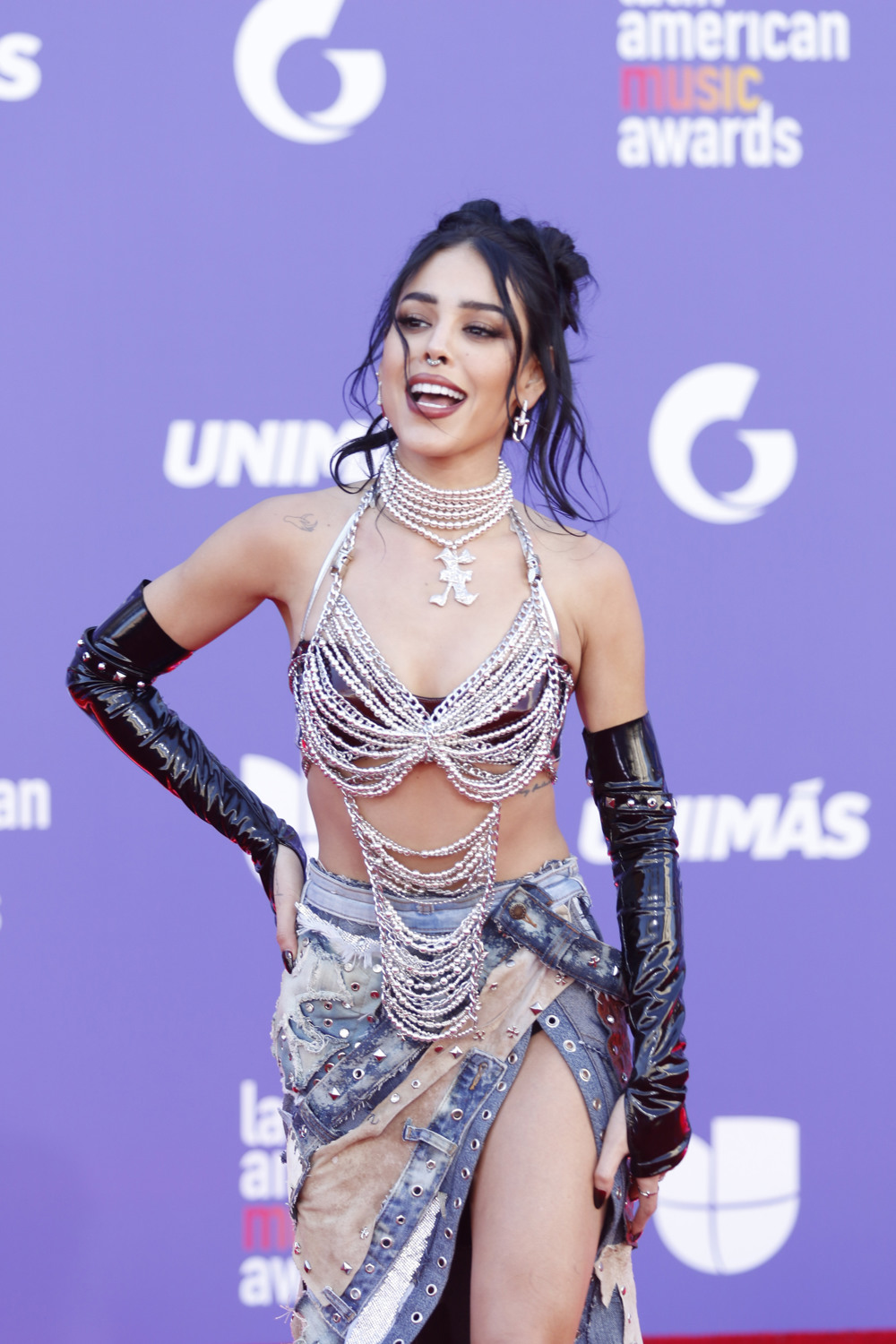 Danna Paola, Eslabón Armado y Farruko actuarán en la gala de los Premios Juventud 2023