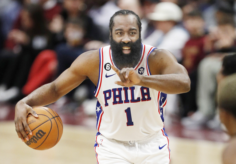 Harden ejerce su opción de jugador y trabajará con los 76ers en un posible traspaso