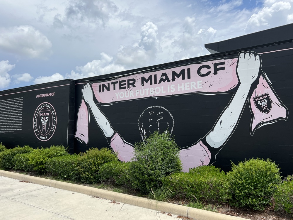 El Inter Miami planea “entre 3 y 5 fichajes más” y ampliar estadio para recibir a Messi