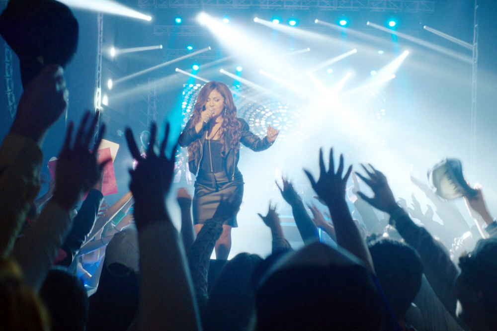 Annie González celebra su papel de Jenni Rivera por resaltar a las “latinas complejas”