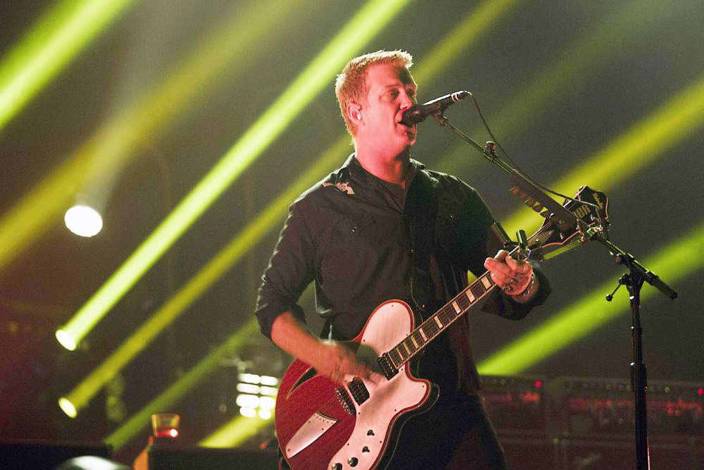 Josh Homme, líder de Queens of the Stone Age, revela que tiene cáncer