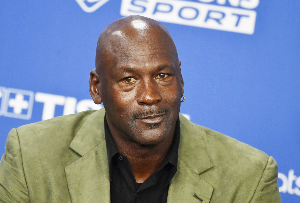 Michael Jordan vende la mayoría de sus acciones en los Hornets de Charlotte