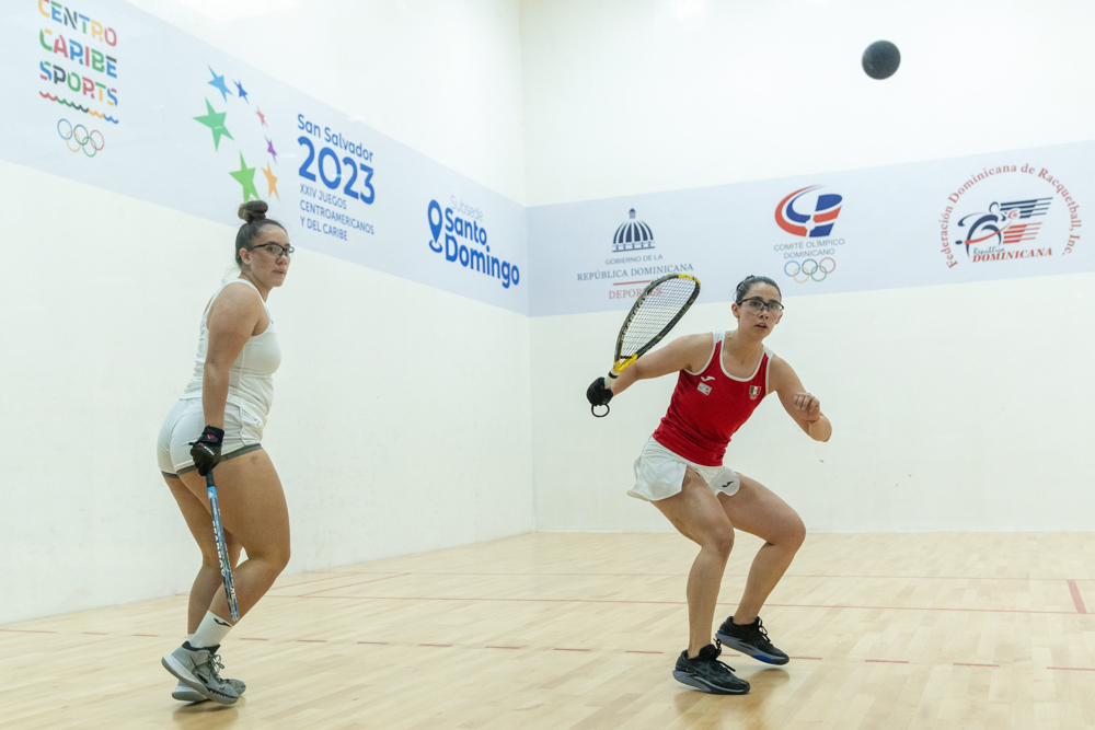 Las favoritas Montserrat Mejía y Paola Longoria se clasifican a cuartos en raquetbol