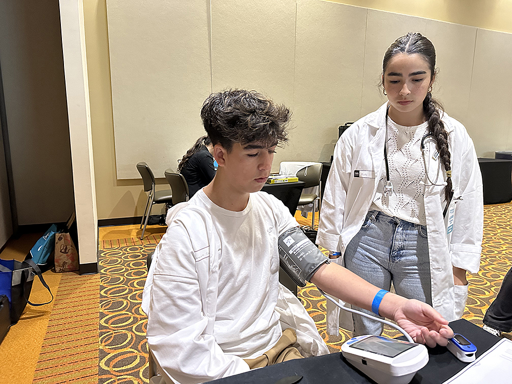 Estudiantes de Region One GEAR UP inician pasantía de verano en ciencias de la salud