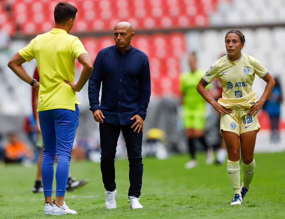 El América del español Villacampa va por el título a costa del Pachuca de Jenni Hermoso