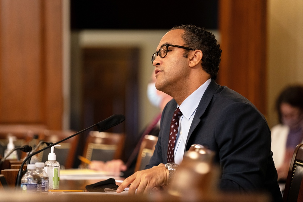 El excongresista Hurd, contrario a Trump, anuncia su candidatura a la presidencia de EEUU