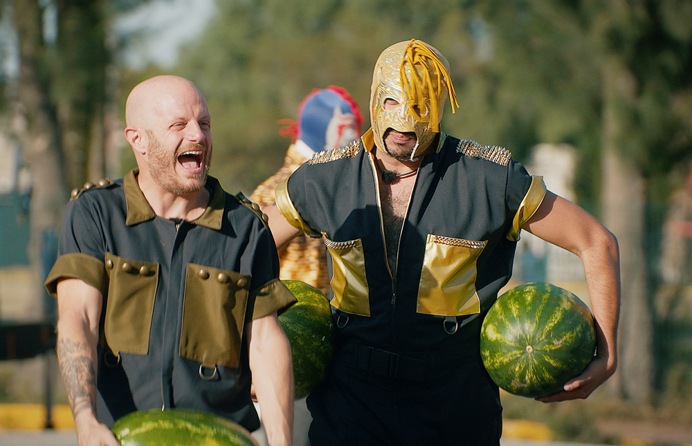 Los comediantes mexicanos Escorpión Dorado y Facundo sufrieron rodando ...