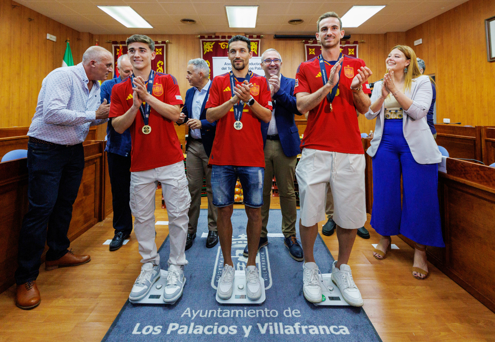 Jesús Navas, Fabián y Gavi, en la cuna del ‘bombón colorao’