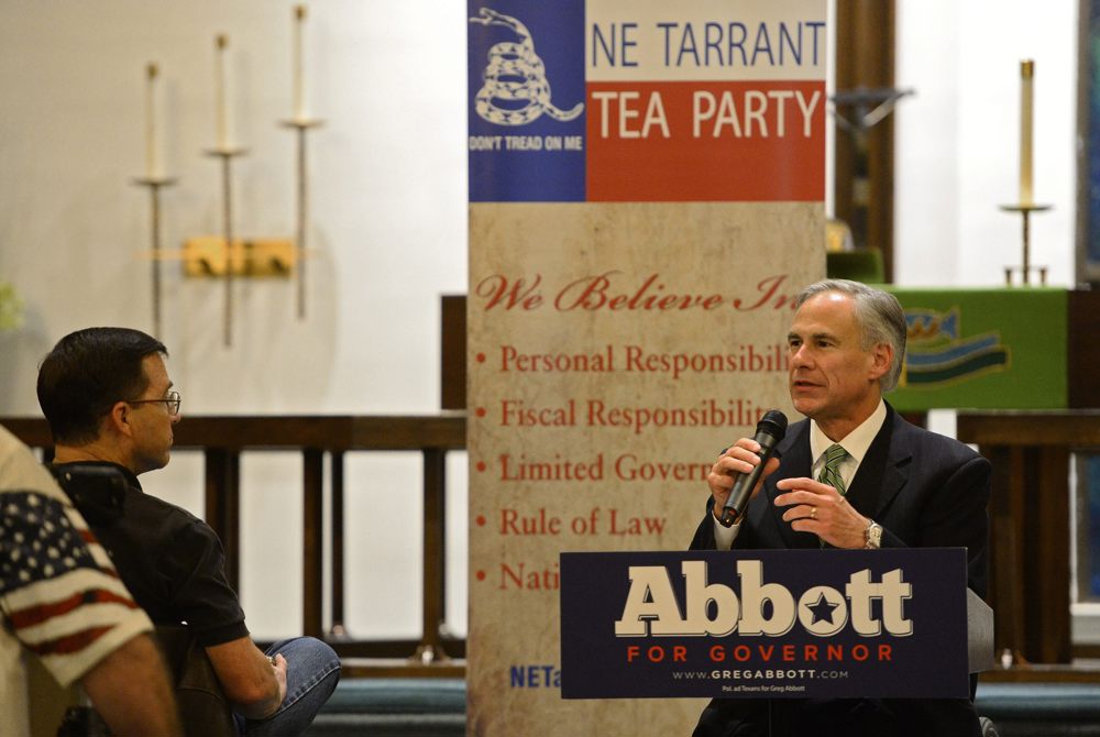 Critican ley del gobernador de Texas que niega agua a obreros pese al calor extremo