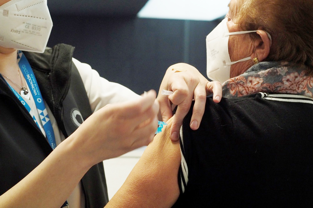 El regulador de EE.UU. da luz verde a la vacuna de Pfizer contra el virus respiratorio VRS