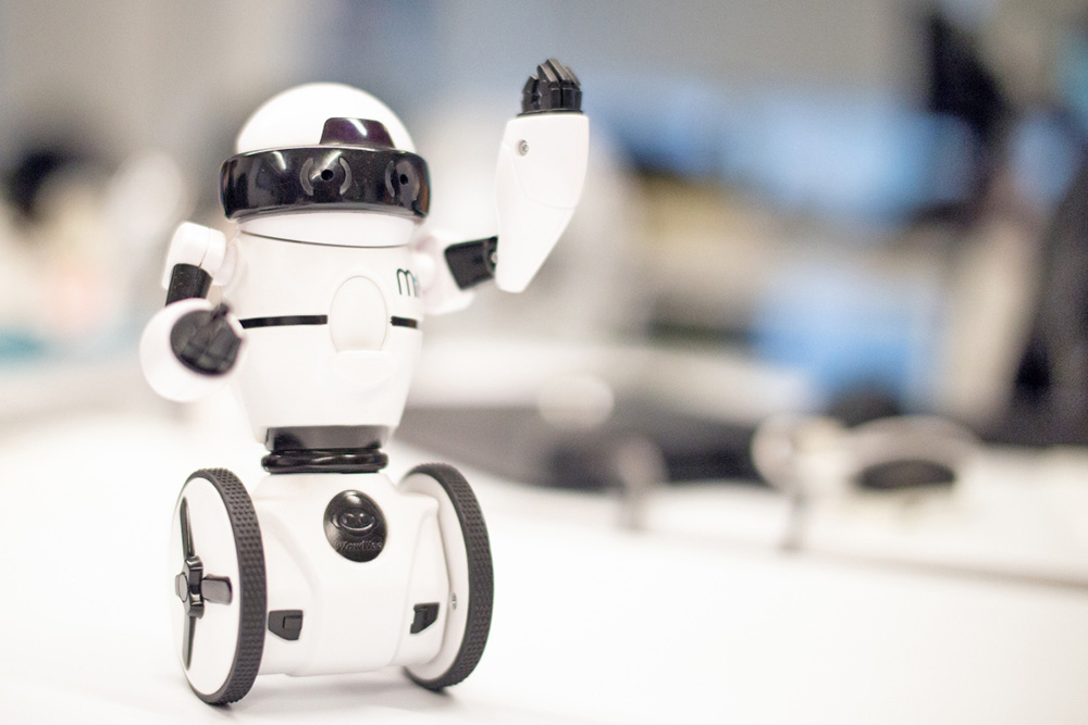 Personas con demencia podrán ser asistidas por robots con aprendizaje automático