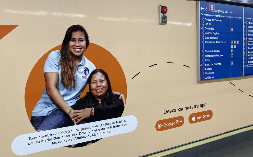 140.000 personas al día ven en el metro campaña jugadoras ‘Coraje y corazón’