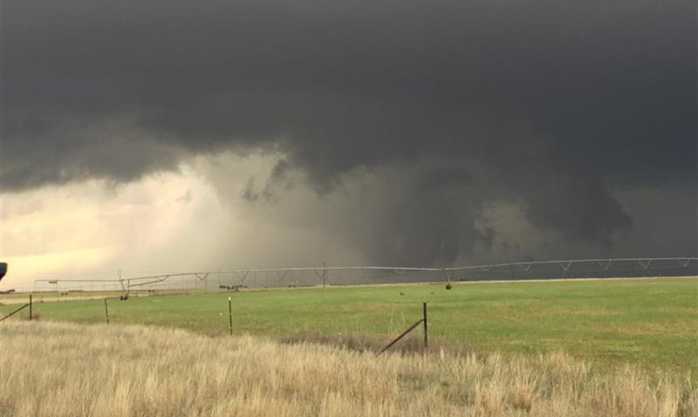 Abbott despliega recursos por  tornados en noroeste de Texas