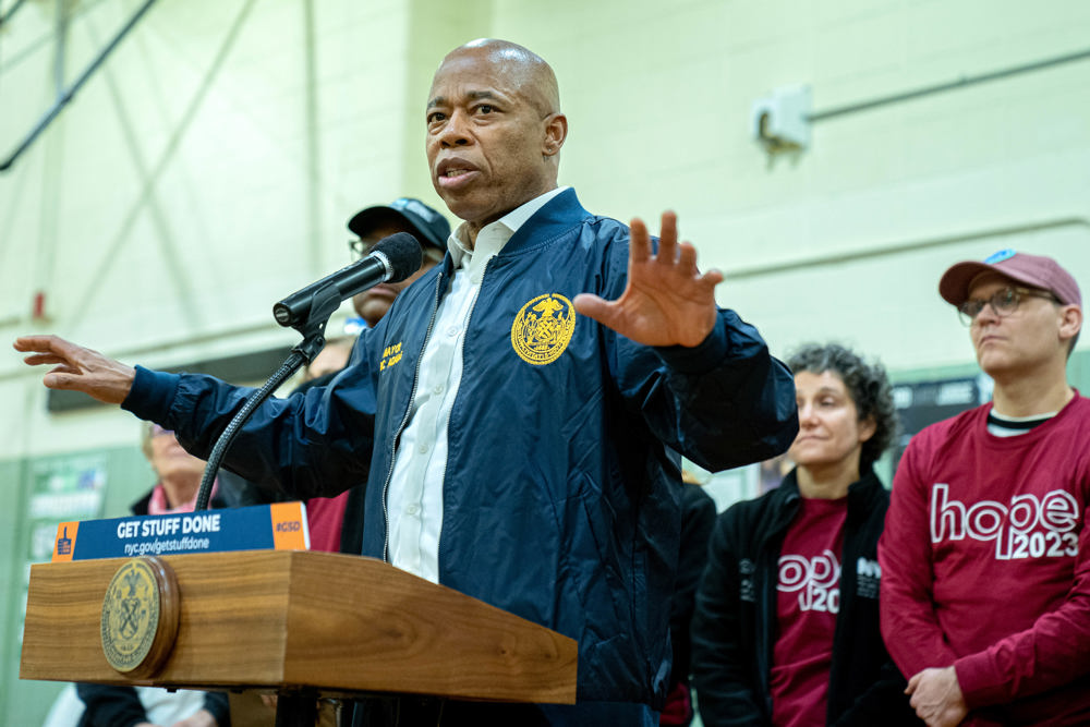 Nueva York dará a los inmigrantes en los albergues 60 días para que busquen alojamiento