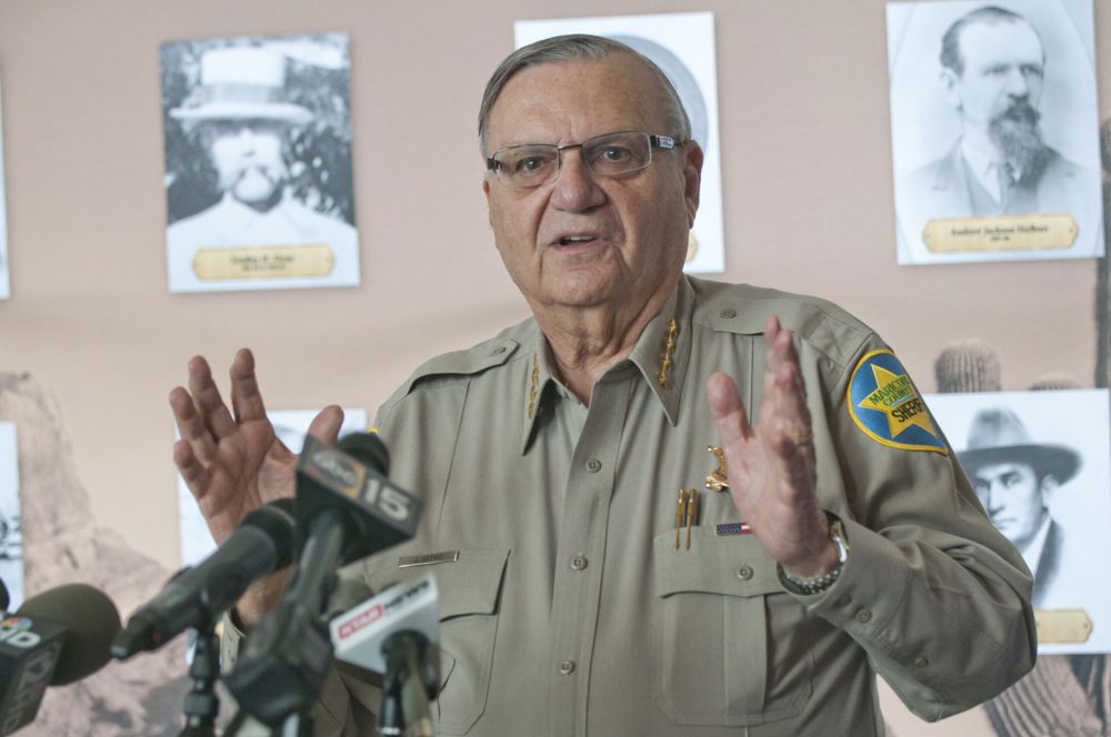 Exalguacil Arpaio demanda al aspirante presidencial mexicano Marcelo Ebrard por difamación