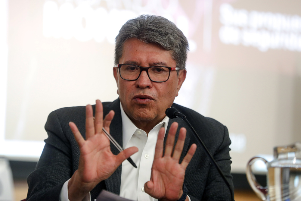 El aspirante presidencial Ricardo Monreal aboga por frenar la militarización de México