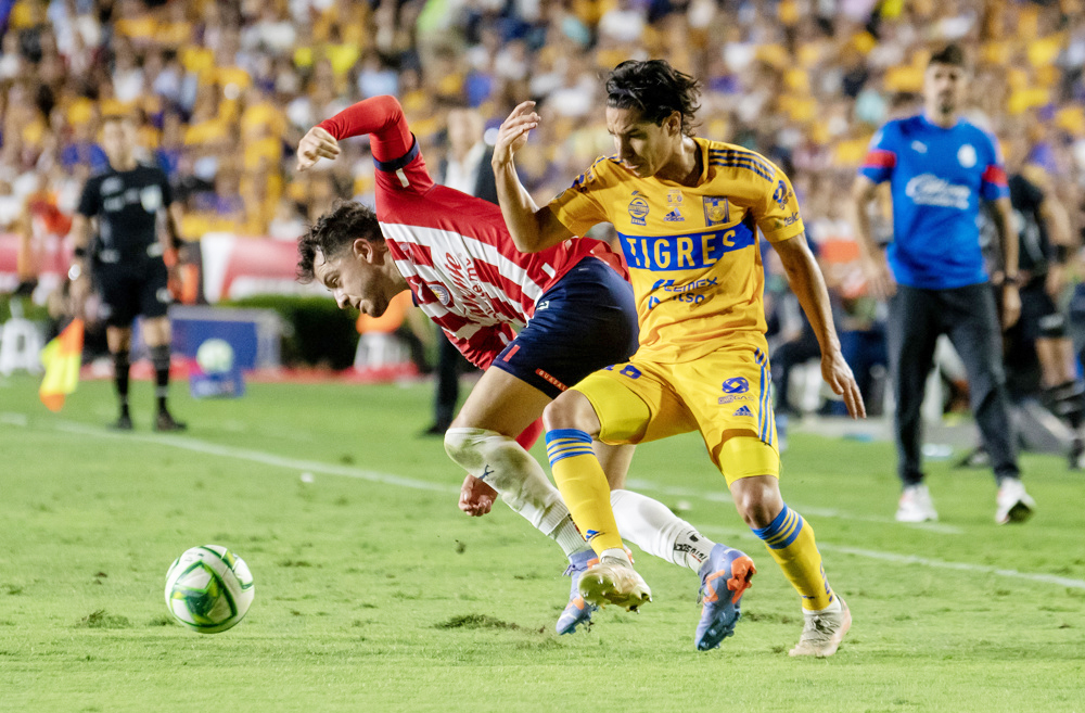 Diego Lainez firma con los Tigres UANL, campeones del fútbol mexicano
