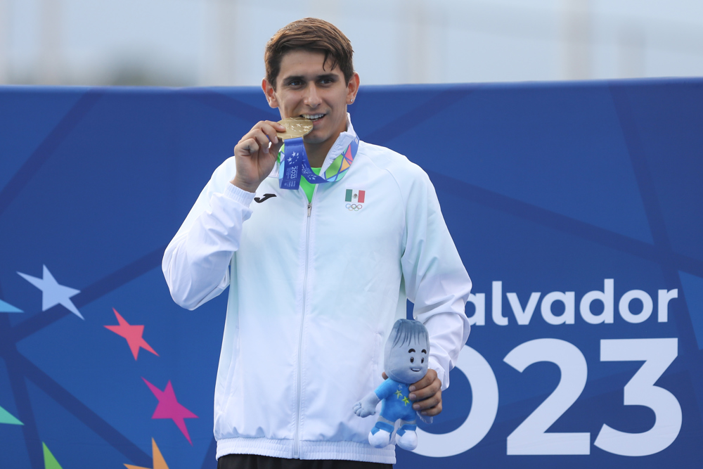 El mexicano Diego Balleza domina la plataforma de 10 metros en San Salvador