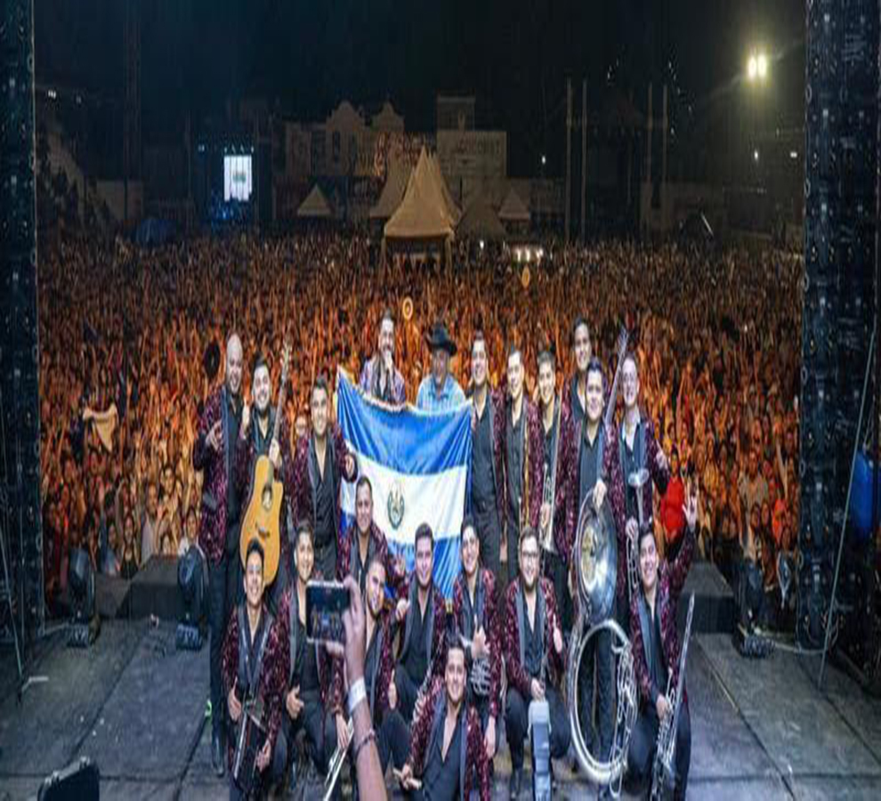 Luis Ángel “El Flaco” se apodera de los corazones en El Salvador y congrega a 25 mil personas