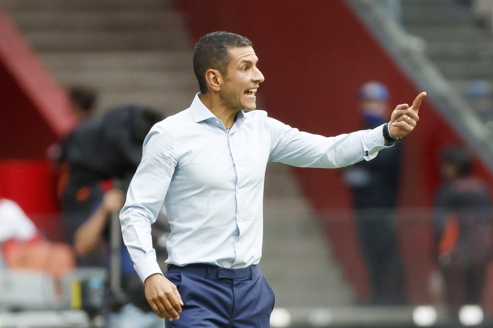 Jaime Lozano pide atención para las jugadas de Jamaica con balón detenido