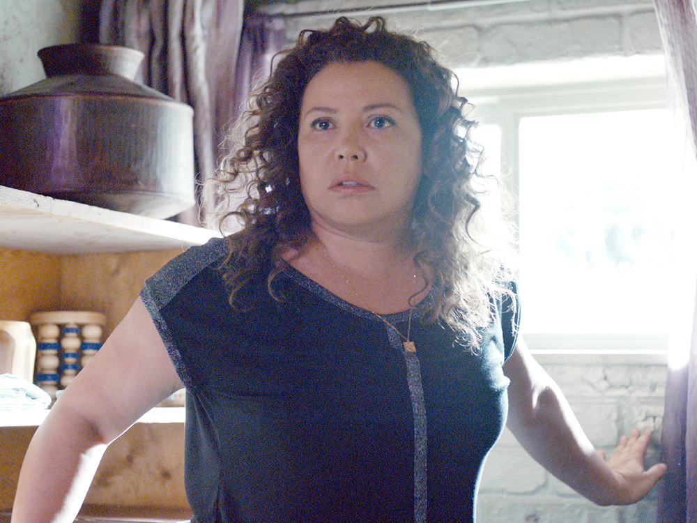 Justina Machado, entre empanadas de carne humana y la denuncia social como “Dolores Roach”