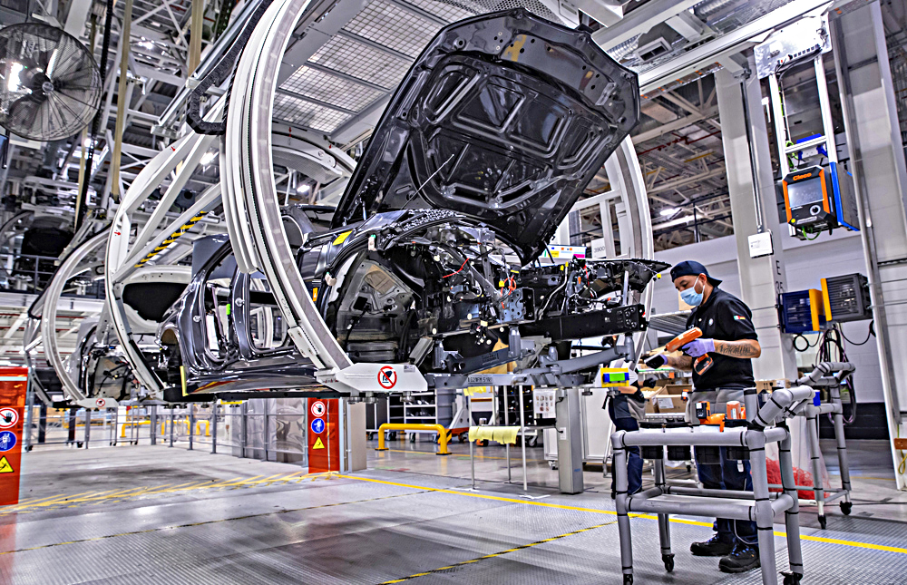 La producción de vehículos en México sube casi  un 14 % en el primer semestre de 2023