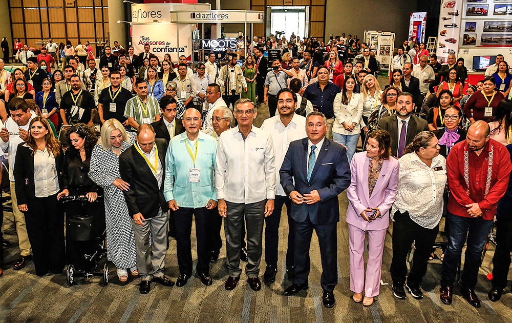 Dialoga gobernador tamaulipeco con empresarios de la industria maquiladora