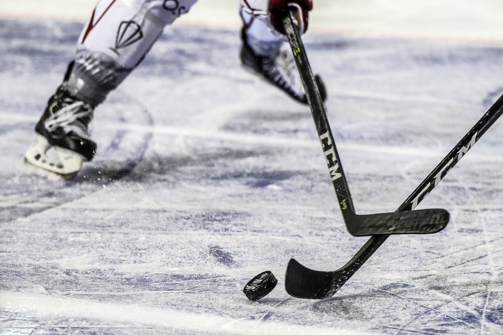 Nike cesa su patrocinio de la federación canadiense de hockey por casos de abusos sexuales