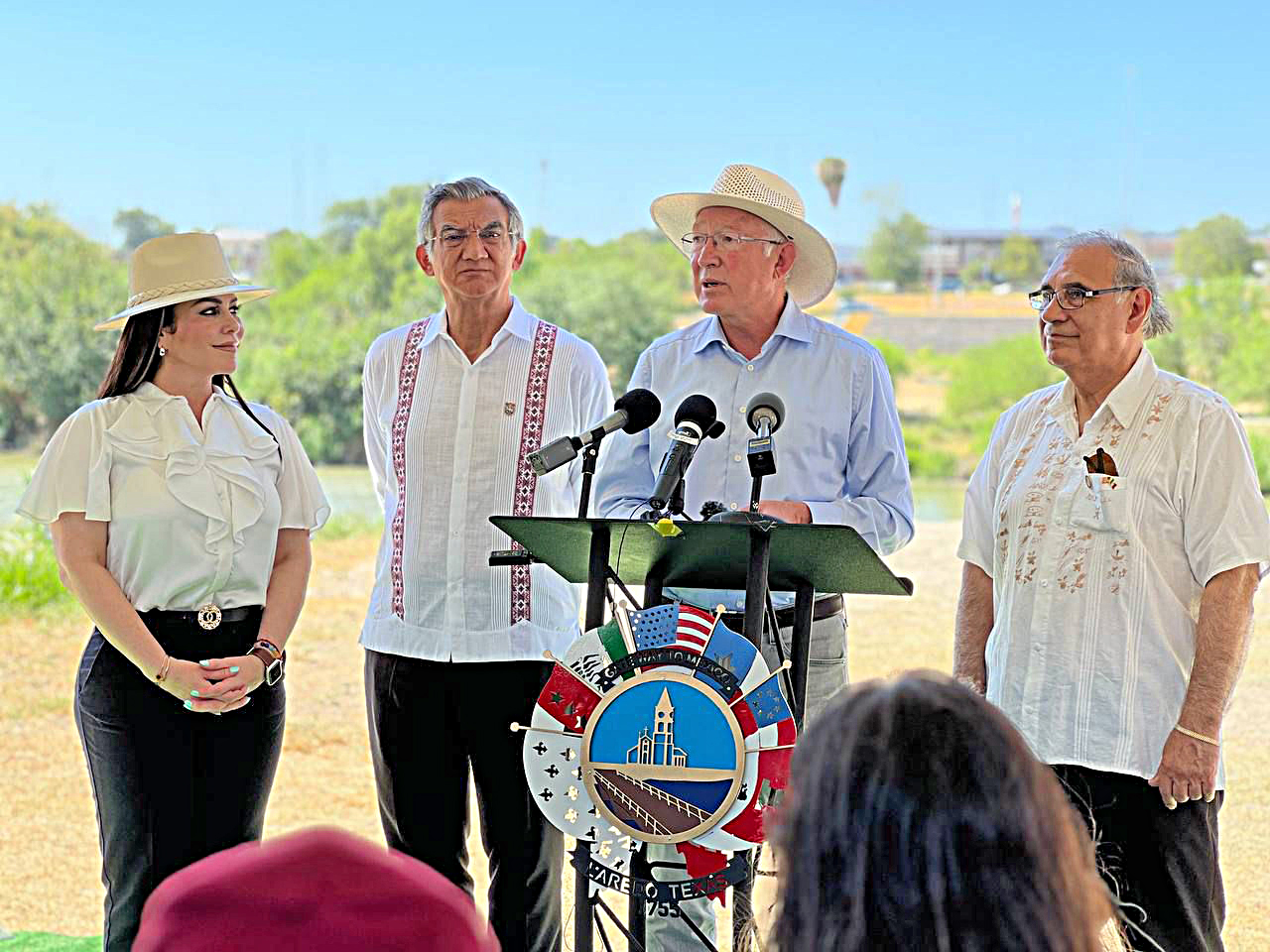 Destaca las oportunidades embajador de EU