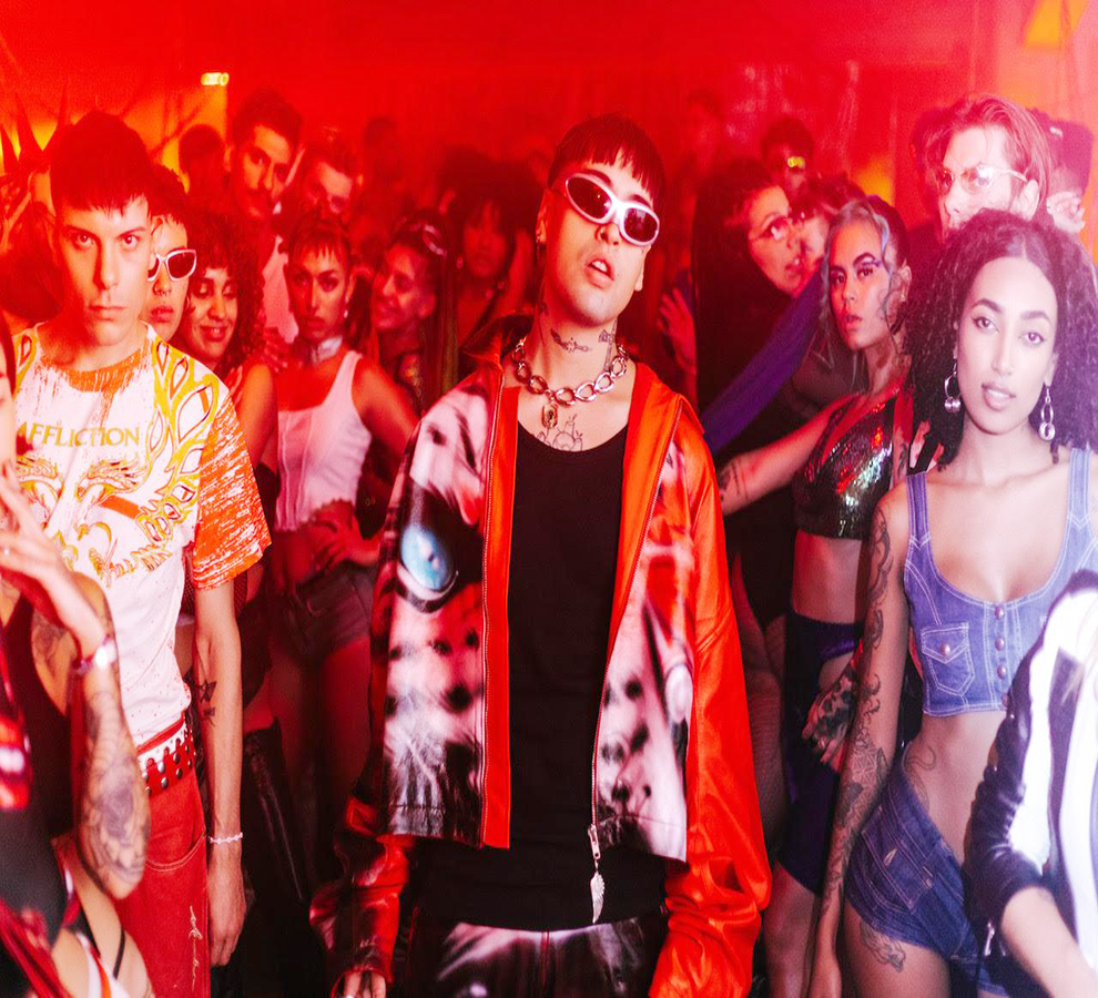 Tiago PZK presenta un reggaetón oscuro con “Asqueroso”