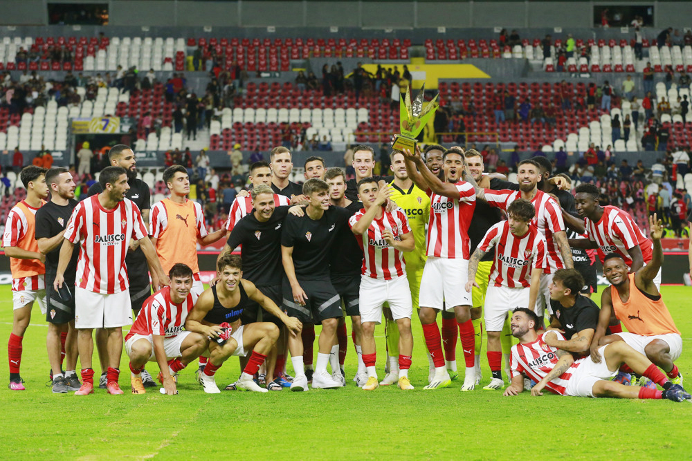 El Sporting Gijón vence en penaltis al Atlas en amistoso en México