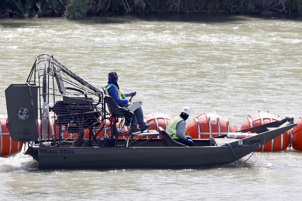 Texas inicia instalación de barrera de boyas en el río Grande para evitar cruces