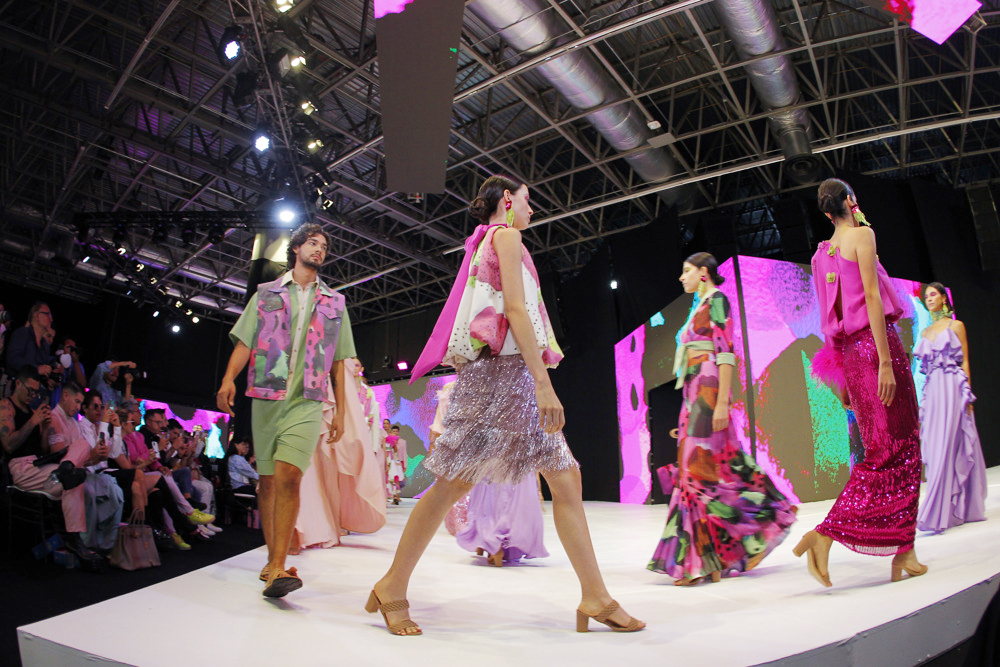 El colorido de la pitaya mexicana inunda la nueva colección de Benito Santos