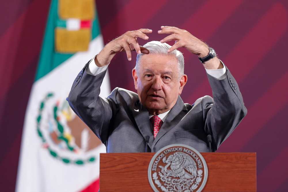 López Obrador tacha de “inhumano” al gobernador de Texas tras dos muertos en el río Bravo