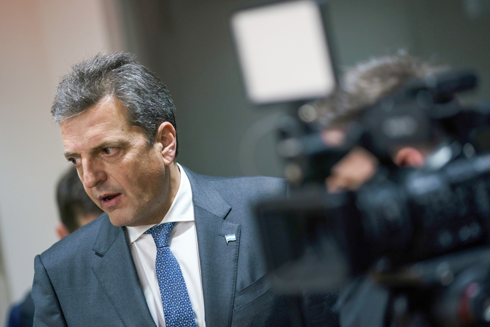 Massa dice que a EE.UU. le preocupa la dolarización que propone Milei en Argentina