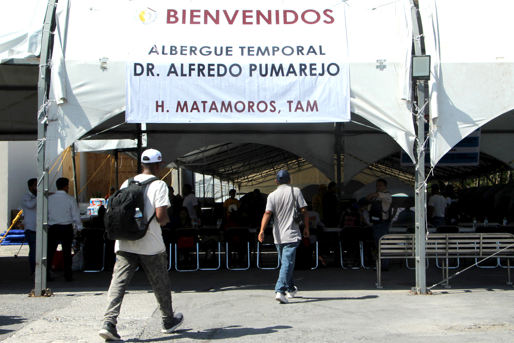 Migrantes se niegan a abandonar campamento en Matamoros