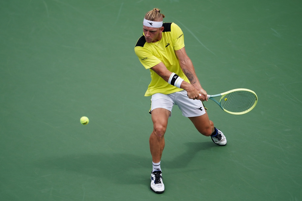 Davidovich pisa fuerte en la primera ronda con una victoria en tres sets ante Giron