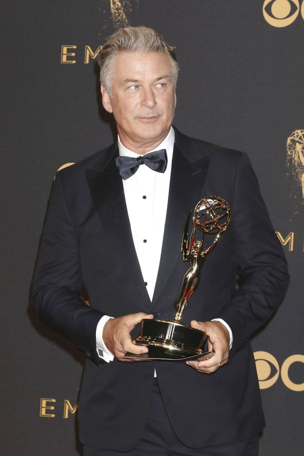 Una jueza de Nuevo México se niega a desestimar el caso contra la armera del filme “Rust”