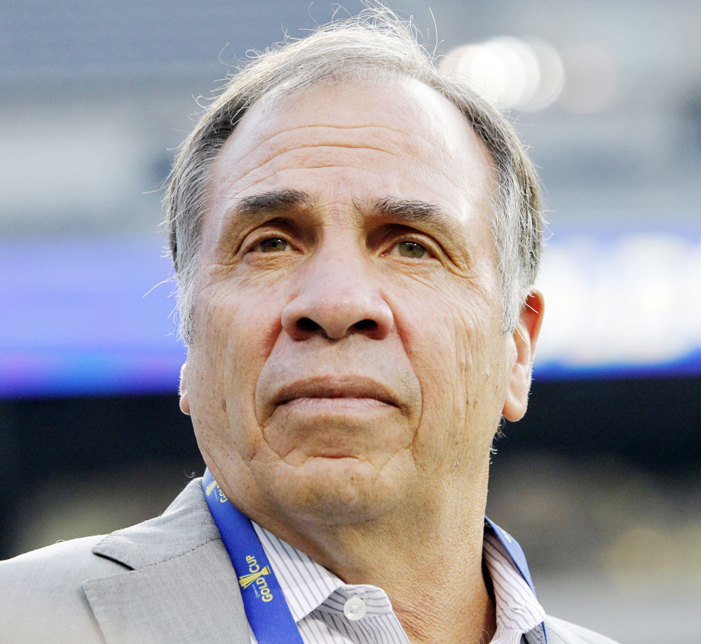 Investigan al exseleccionador de EE.UU. Bruce Arena por mala conducta en ambiente laboral
