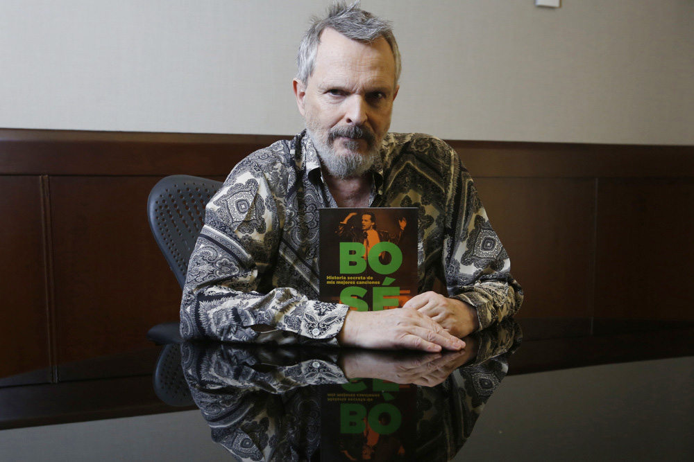 Miguel Bosé confirma que 10 sujetos armados lo asaltaron en su casa en Ciudad de México