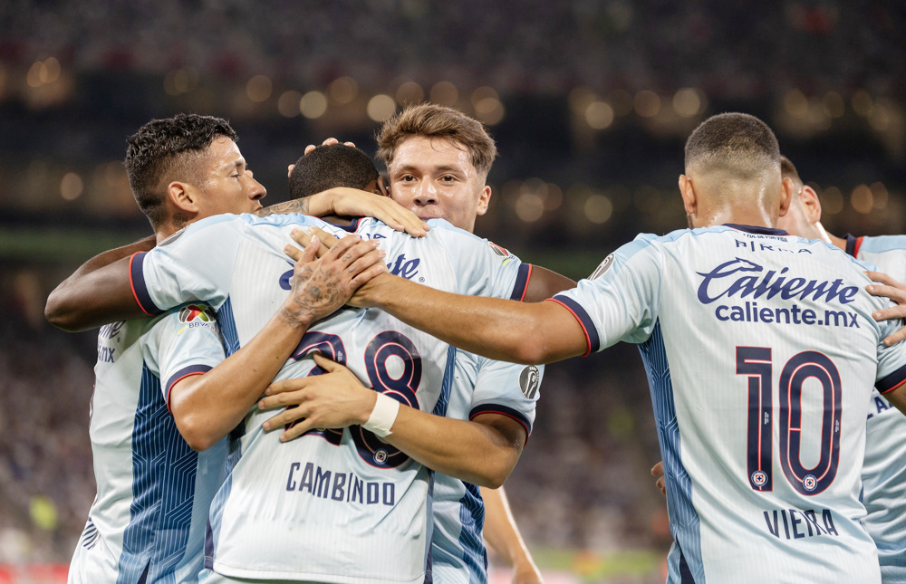 El colombiano Cambindo anota y asiste en el triunfo de Cruz Azul en cancha del Monterrey